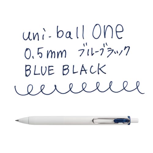 ユニボールONE　0.5mm　ブルーブラック 太い芯先が強調された横向きの状態