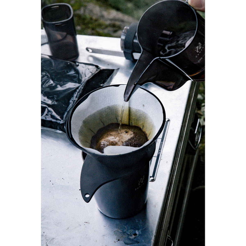 V60ペーパーフィルター02WZebrang 商品のパッケージが横向きに並び、デザインや色合いが鮮明に見える状態
