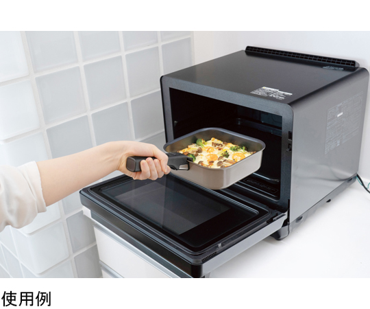 レクトメイト 角型着脱 18cm 透明の角型容器が並べられ、フタを外した状態で中身が見える様子。