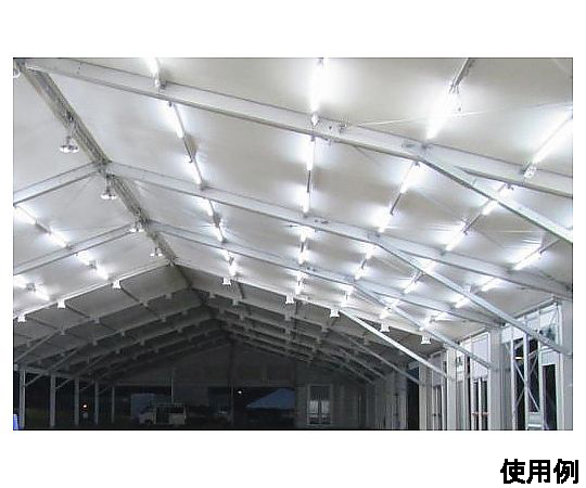 AC100V/18W 作業灯/LED(連結型) 明るい光を放つ作業灯が配置された状態、ケーブルが見える角度で撮影。