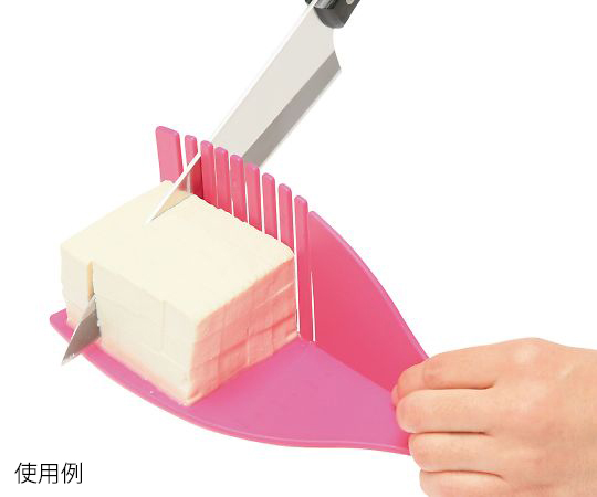 とうふ専用まな板 木目調のまな板が滑らかな表面を見せている状態