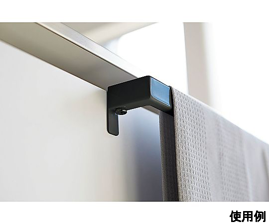 190x 60-70x40mm タオルハンガー(スチール製) タオルを掛けるためのフレームが正面から映し出されている状態