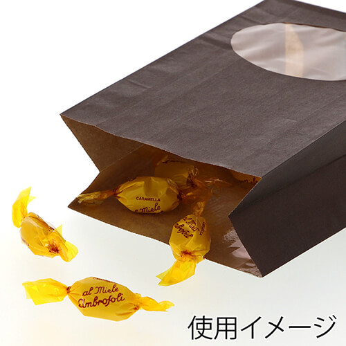角底袋（窓付き・ブラウン・幅120×マチ65×高175mm) 白背景に立てられた1枚のブラウンの底広タイプの袋、前面の透明窓から中身が見える状態