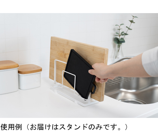 かちこれ まな板スタンド（ワイド） 斜め上から見たスタンドが設置されたまな板の様子