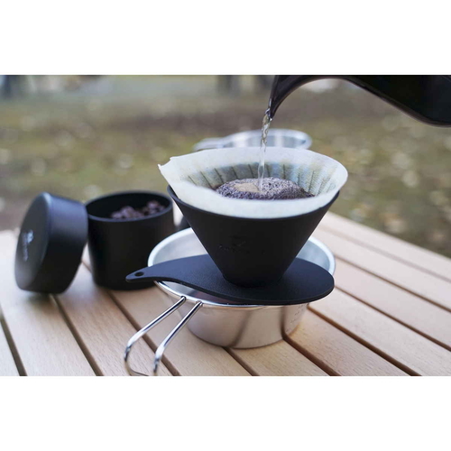 V60フラットドリッパー01Zebrang 柄模様が施されたフラットなドリッパーの上面