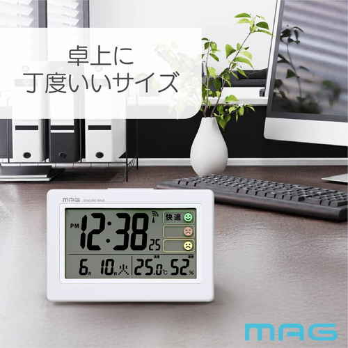 電波目覚まし時計 数字が大きく表示された、シンプルなデザインのデジタル時計