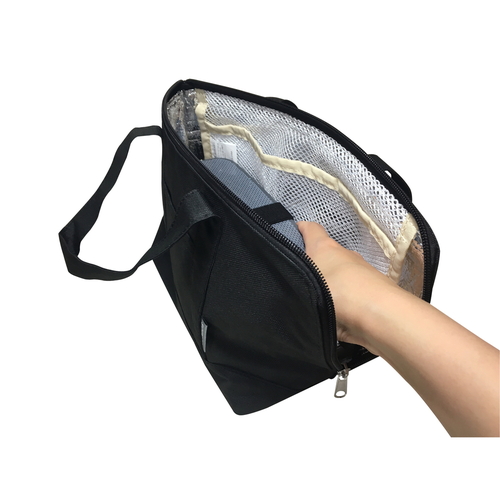 ランチバッグ　soretoトートバッグ　BK　ブラック しっかりとした素材感のあるシンプルなデザインのバッグが見える状態