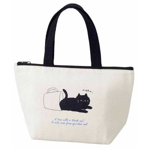 ランチバッグ　保冷　black　cat　ネコ　保冷バッグ 黒猫のデザインが施された保冷バッグの斜めからのショット