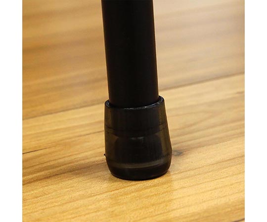キズ対策脚音　鉄板入パイプイスキャップ　16mm　4個入 鉄製の滑り止め底面が見える状態