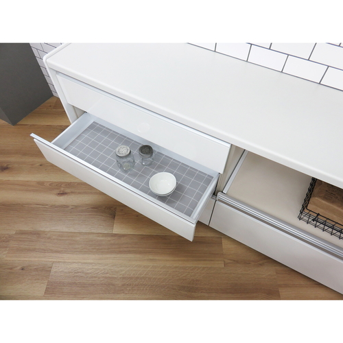 防虫シート　シンク下シート　MSS　キッチンボードに敷くシート　45×360cm　グレー 薄いグレーのシートが平らに広げられた様子、端がカットされているデザイン。