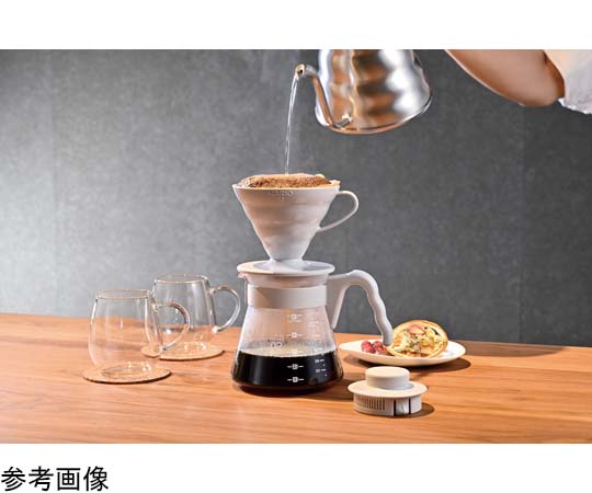 V60コーヒーサーバー02 18個入 透明なガラスサーバーが正面から映し出され、底部に白いラベルが見える状態