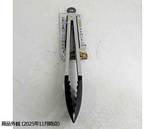 TAKAGI66ナイロン ストッパー付万能トング 黒300mm 黒いナイロン製のトングがストッパーを付けた状態で立てられている様子