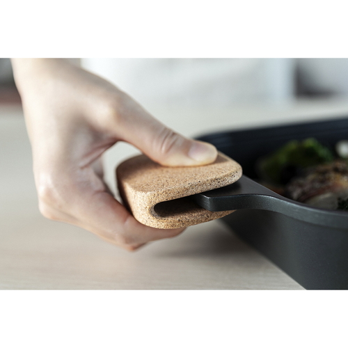 コルクミトン 表面が滑らかで、明るい色合いのデザインが見える状態