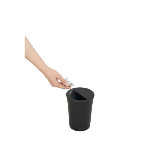 ゴミ箱　ユニードカクスミニ　1.8L　ブラック 黒いゴミ箱が斜め上から見える状態、蓋が開いて内部が見えている。