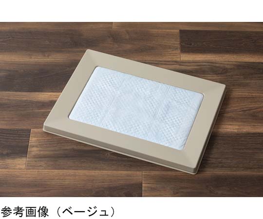 スクエアドッグトレー ワイド ベージュ 柔らかなベージュのトレーが床に置かれ、広いスペースの四隅が見える状態