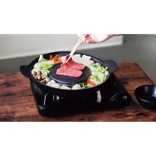 ふっ素樹脂加工アルミ鋳物製　焼きしゃぶ鍋　28cm 鍋の内側にふっ素樹脂加工が施された状態