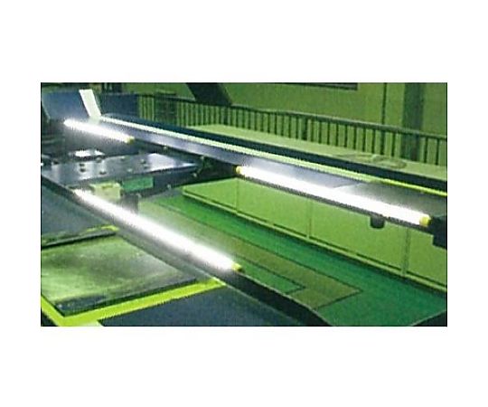 AC100V/22W 作業灯/LED(連結式) 明るい光を放つ作業灯が連結されている様子