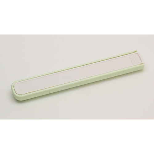 引フタ箸箱セット　16.5cm　つぶらな瞳　グリーン 鮮やかなグリーンの箸箱、つぶらな瞳のデザインが強調された状態