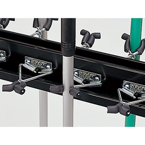 清掃用具 モップハンガ-RC型(12本掛) テラモト 複数のモップを掛けられる壁掛けの収納具が見える状態