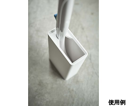 55x110x170mm 流せるトイレブラシスタンド(白) ホワイトのトイレブラシスタンドが正面から見える、シンプルでクリーンなデザイン。