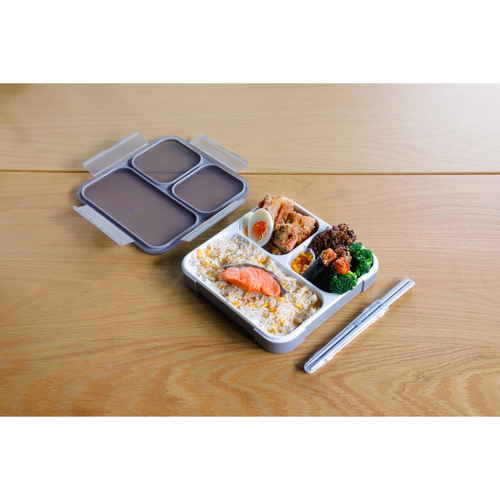 弁当箱　800ml　抗菌　フードマン　FOODMAN　薄型　1段　グレー 横向きに置かれた薄型の弁当箱で、グレーのボディと抗菌仕様が際立つ。