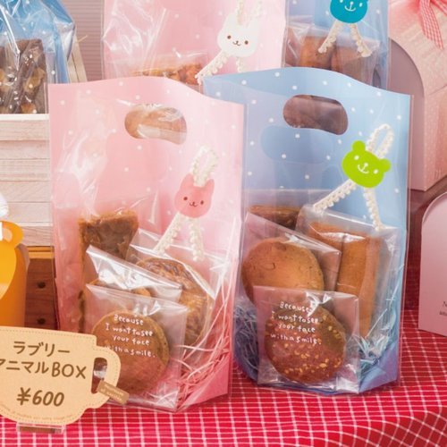 スタンド袋 ドットPPスタンドバッグ ブルー-2(50枚) ヘッズ 透明な青いスタンドバッグが束になっている様子