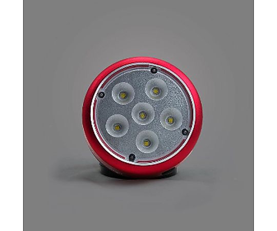 [単3x3本] LEDライト(375ルーメン/マグネット付) 商品の前面が鮮明に映し出され、明るい光を放つ様子