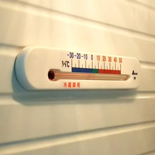 調理小物 シンワ 72532温度計冷蔵庫用A型マグネット -30～50度 温度計の磁石部分が見える側面の詳細