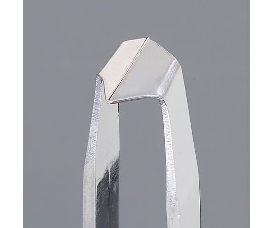 75mm 毛抜き(ツノ付) ツノがしっかりと施された毛抜きの正面が見える状態