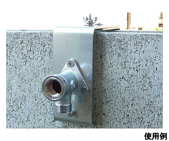 G1/2"×Rp1/2" 水栓取付金具(固定枠付) 金具の上部に固定枠が付いた状態が見える。