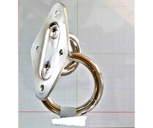 リングプレートダイヤ　ステンレス　8mm 光沢があるステンレス製のリングが横向きで配置された状態。