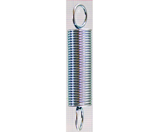ユニクロメッキ　引バネ　線径1.2mm×外径12mm×自由長60mm 金属の引バネが横向きに並べられ、光沢のある表面が際立っている様子