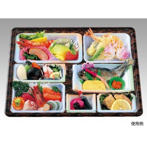 仕出し弁当容器 T-138B (蓋木目)会席膳セット アヅミ産業 木目調の蓋をかぶせた弁当容器が横向きに並んでいる様子