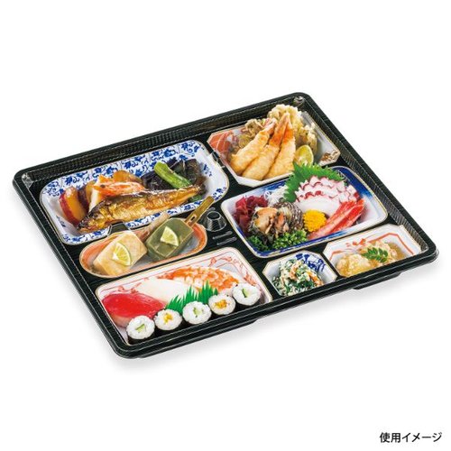 仕出し弁当容器 CU-236 清秀 本体 シーピー化成 容器の正面が見え、透明な蓋が乗っている状態