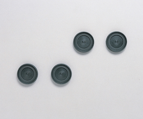 メタルラックキャスター受け ポール直径25mm 1パック（4個入） パッケージ内に収められた4個のキャスター受けが整然と配置されている様子
