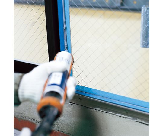 シーリングマスキングテープ（ガラス用）2541H-24　24mmX18m（5巻入り） ロール状に整然と並べられた色鮮やかなテープのパッケージ