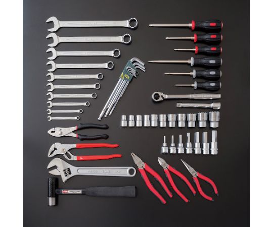 ツールセット 様々な工具が整然と並ぶ状態