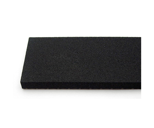EPDMゴムスポンジ　グリップ　縦3cm×横30cm×厚み5mm 凸凹の表面を持つ、横長のスポンジが正面から見える状態