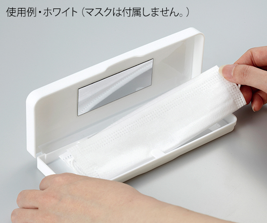 マスクケース　ミラー付　ピンク 全体がピンクのケースで、中央にミラーが見える状態。
