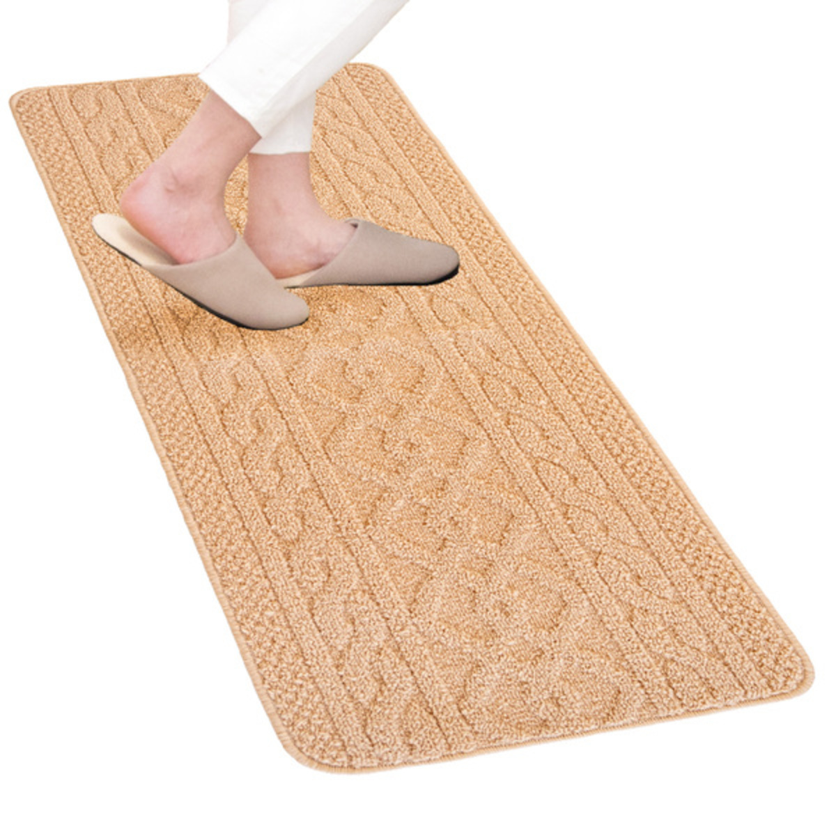 アラン　キッチンマット　45*120cmBE　ベージュ 柔らかなベージュのテクスチャが見える状態、縦に長いデザインで足元を優しく包み込む様子。