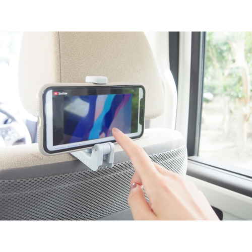 スマホホルダー　matka　ヘッドレストフック　グレー シンプルなデザインのグレーのホルダーがヘッドレストに取り付けられている様子