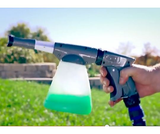 800ml フォームスプレーガン クリアなプラスチックボディのスプレーガンが正面から見える状態