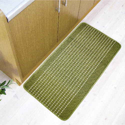 キッチンマット　優踏生洗いやすい　45x90　KMG　グリーン 鮮やかなグリーンのマットがカーペットの上に敷かれた状態