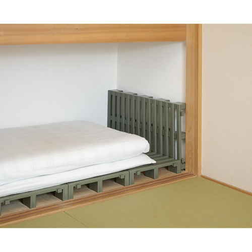 押し入れすのこ　クリーンパレット　連結タイプ　1台入り　幅38.3×奥行75.3×高さ7.1cm 表面が滑らかで木目調のすのこ、側面は自然な色合いでシンプルなデザイン。