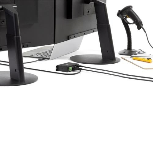 4ポート　産業用USB2.0ハブ　ESD保護　ウォールマウント対応　ブラック　1個 黒い筐体のUSBポートが4つ並んでいる壁掛け設置用デザイン