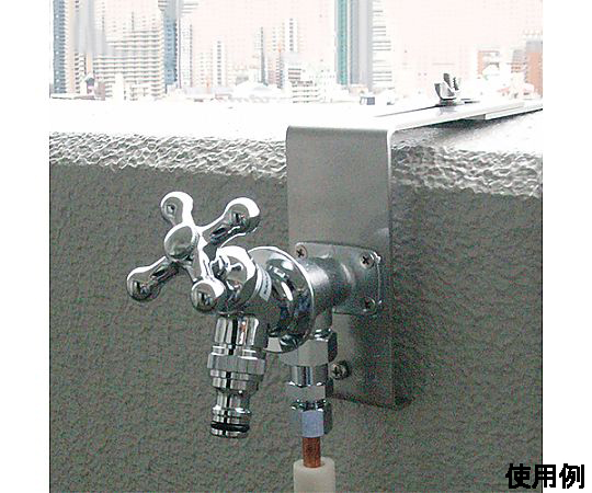G1/2"×Rp1/2" 水栓取付金具(固定枠付) 上部から見ると、金具の形状と固定枠がはっきりと確認できる状態。