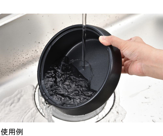ミニグリルパン 16cm 黒いハンドル付きのシンプルなデザインが目立つ、光沢のある金属製の調理器具