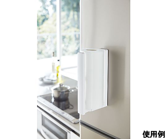50x102-175x245mm ペーパーホルダー(マグネット) 透明な素材で構成された、マグネットで固定された平たいデザインの全体像