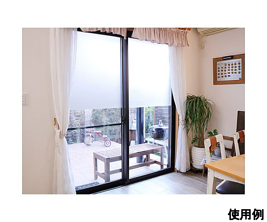 460x900mm プライバシー保護用窓フィルム フィルムが窓に貼られ、外の視界を遮る状態