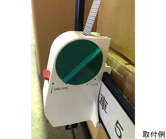 台車荷落下防止1 斜めから捉えられた、耐久性のある素材で作られた青色の台車用品